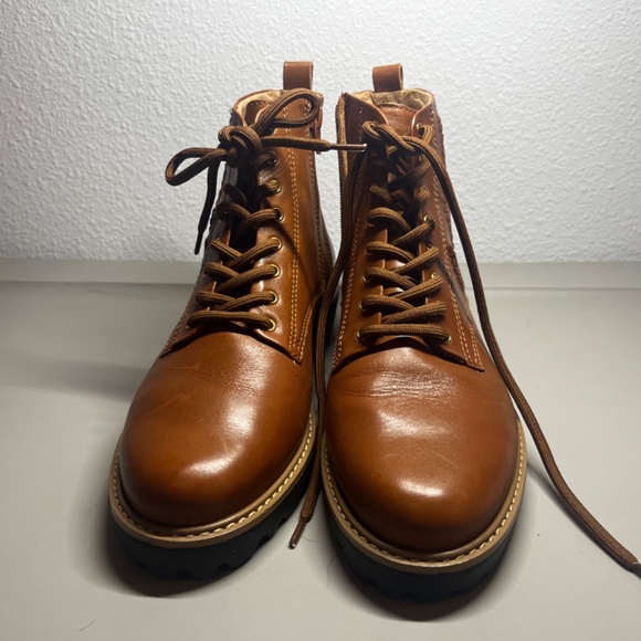 NWOB Brioso Hazel Leather Lug Sole Bootie Size 8 - Picture 4 of 6